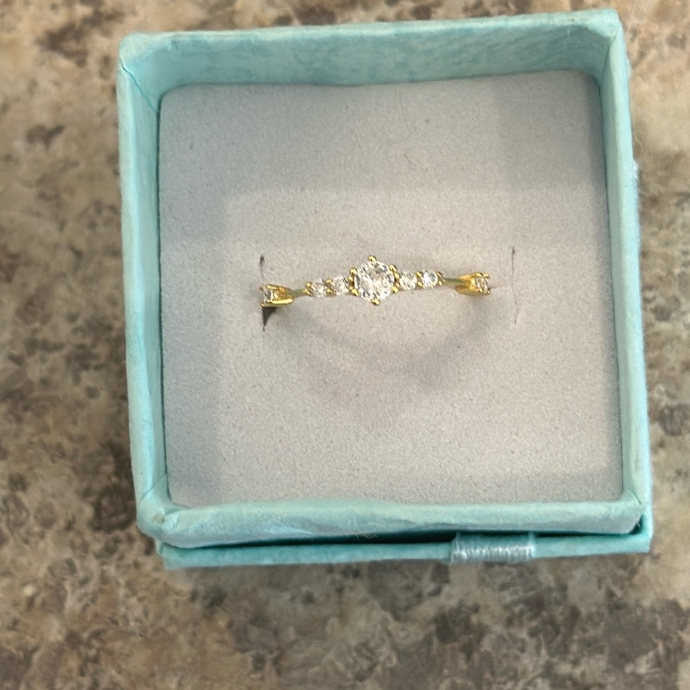 New 925 sterling silver ring with zircon stones. Size 4